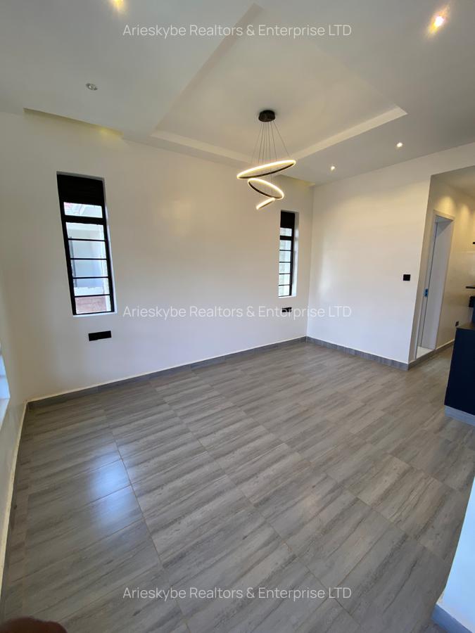 4 Bed House with En Suite in Membley - 10