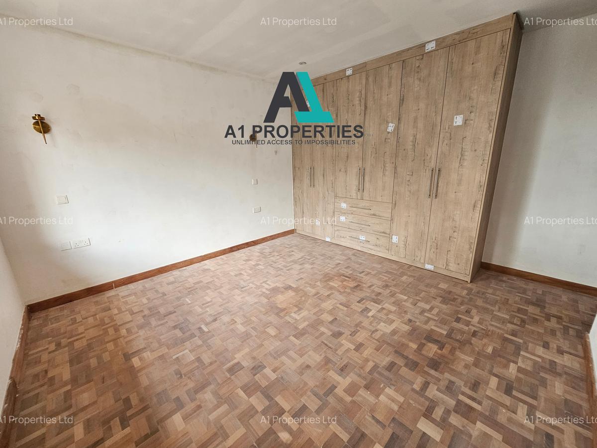 5 Bed Townhouse with En Suite in Lavington - 19