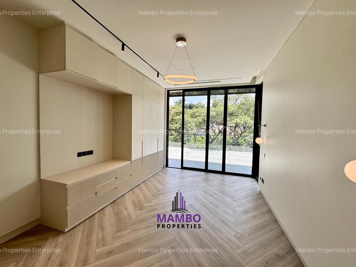 5 Bed House with En Suite at Saunders Close - 11