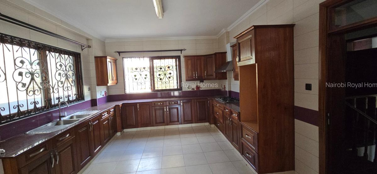 5 Bed Townhouse with En Suite at Convent Drive - 20