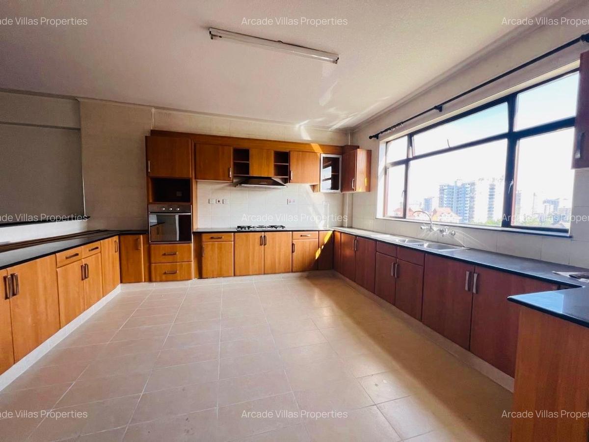 3 Bed Apartment with En Suite in Kilimani - 4