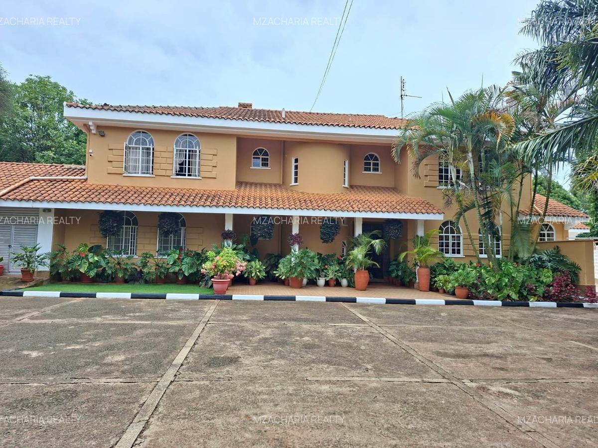 5 Bed Villa with En Suite in Runda - 4