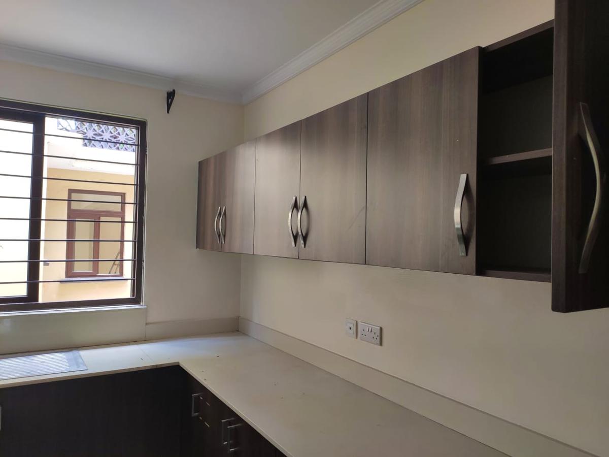 5 Bed Townhouse with En Suite in Lavington - 5