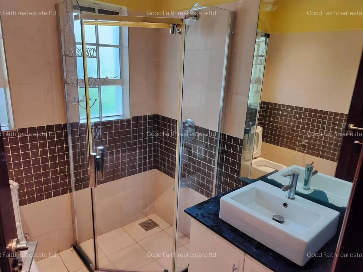 5 Bed Villa with En Suite in Runda - 16