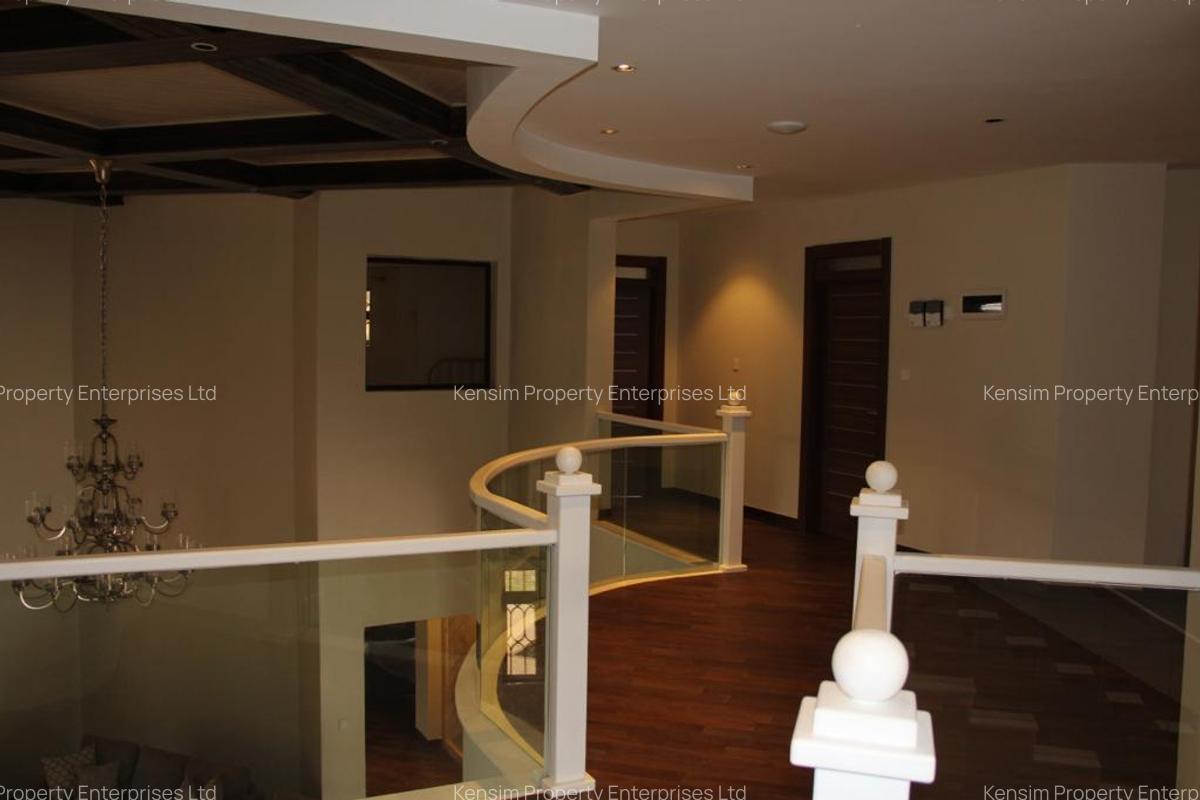 5 Bed House with En Suite in Runda - 16