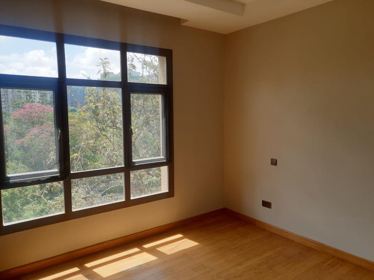 3 Bed Apartment with En Suite in Riverside - 12