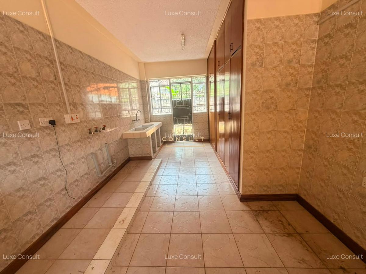 5 Bed Townhouse with En Suite in Nyari - 10