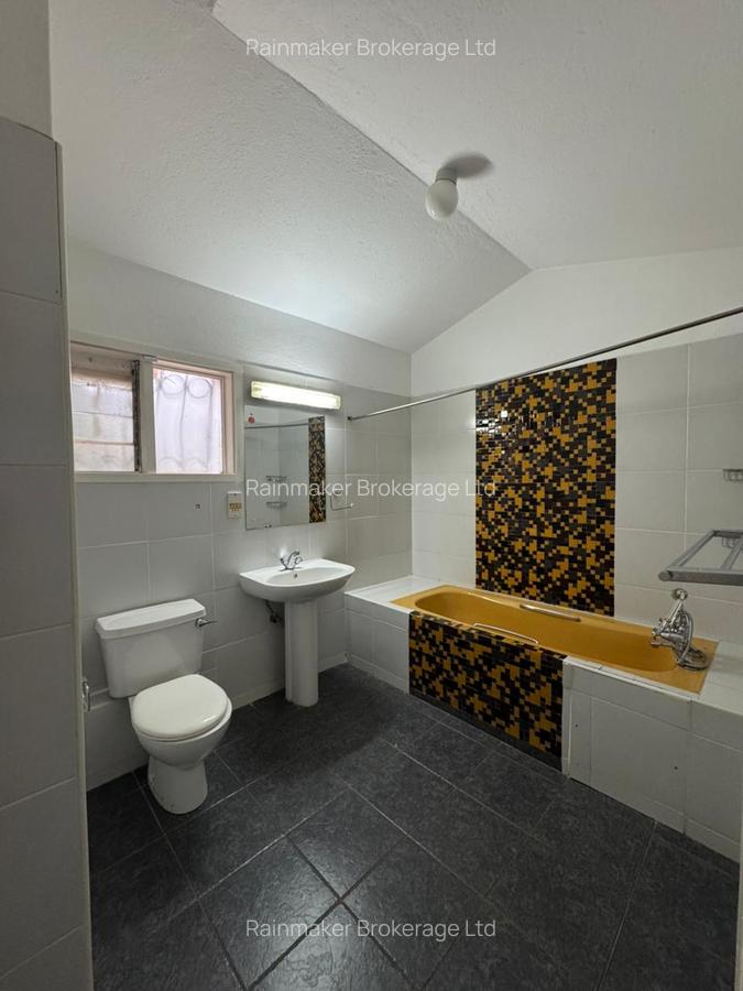4 Bed Townhouse with En Suite in Hill View - 2