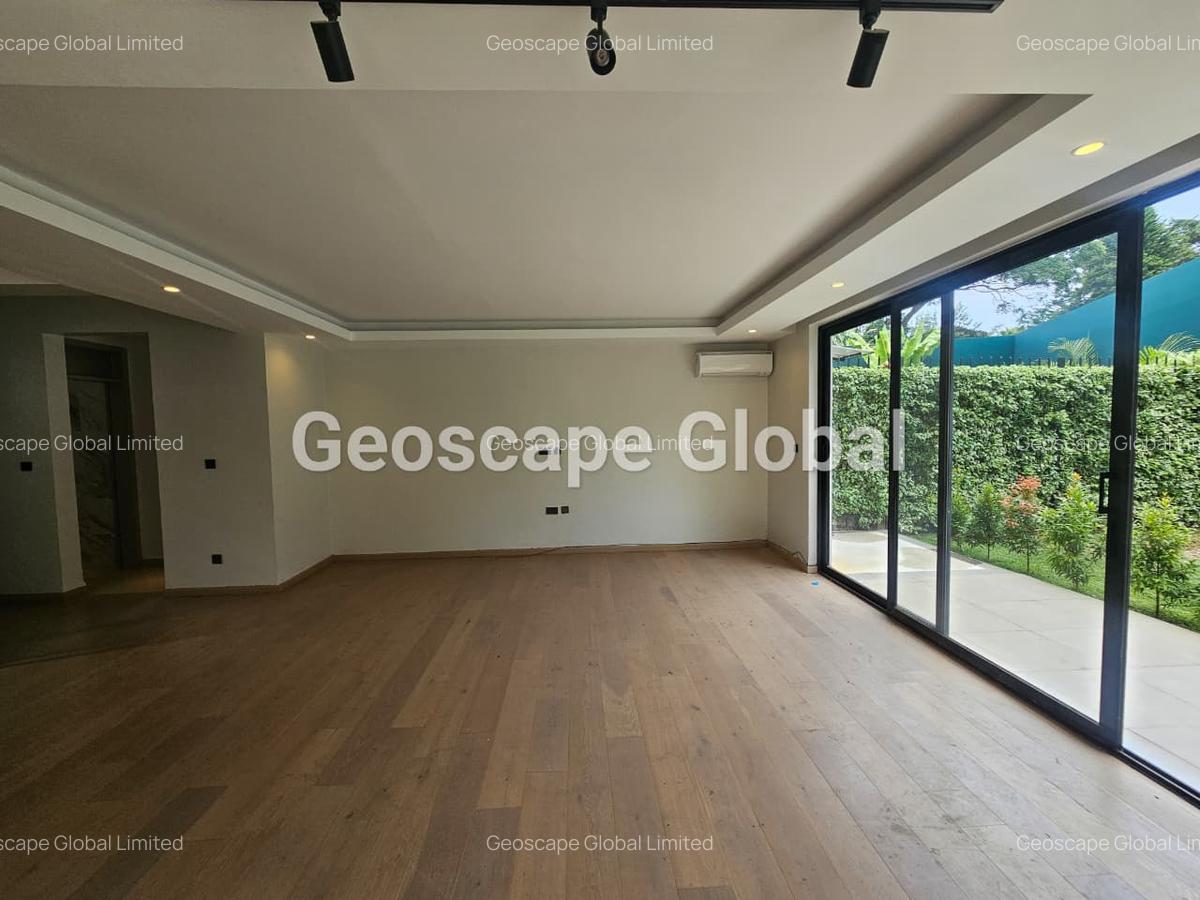 5 Bed Townhouse with En Suite in Lavington - 1