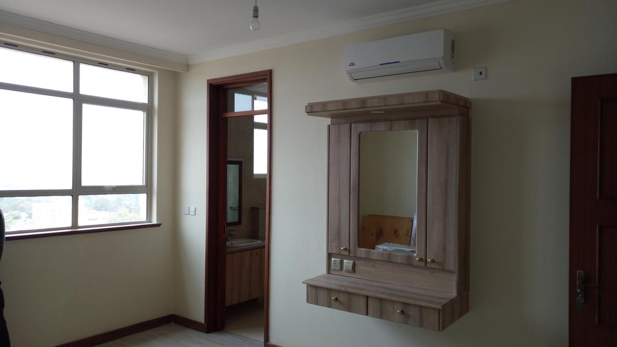 4 Bed Apartment with En Suite at Parklands Estate - 5