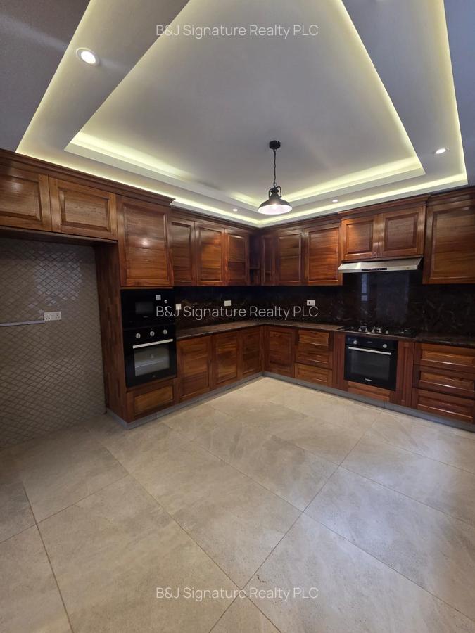 5 Bed Townhouse with En Suite in Lavington - 11
