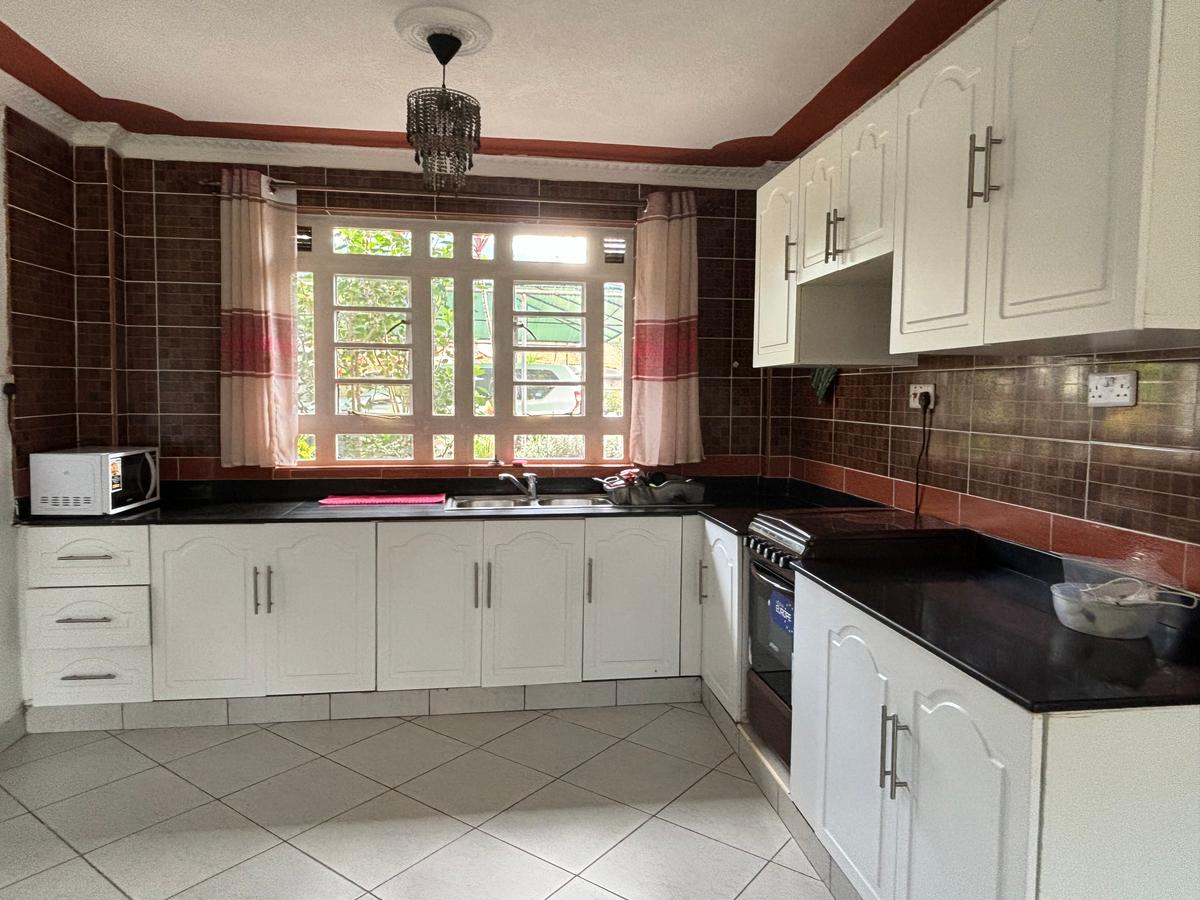 Serviced 2 Bed Apartment with En Suite in Runda - 16