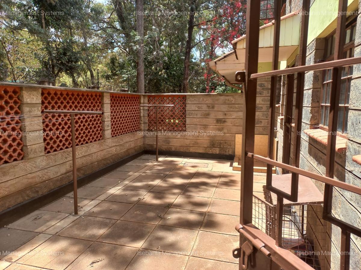 4 Bed House with En Suite at - 19