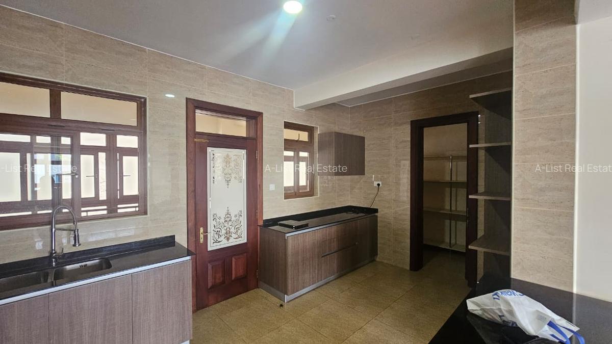 4 Bed Apartment with En Suite at General Mathenge - 17