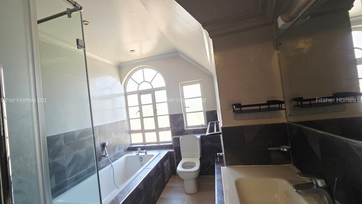 4 Bed House with En Suite in Runda - 14