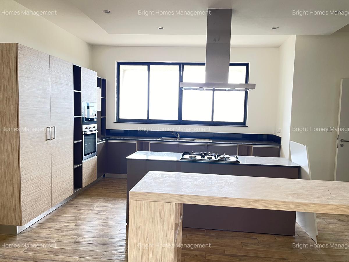 4 Bed Apartment with En Suite in Riverside - 2