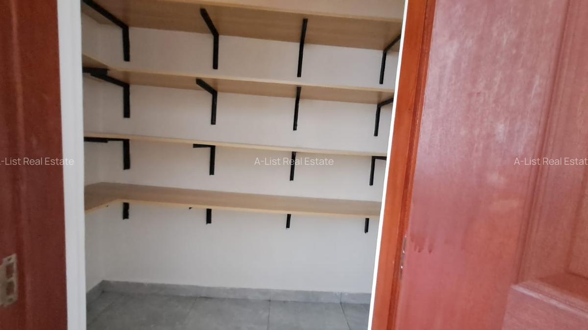 5 Bed Townhouse with En Suite at James Gichuru - 9