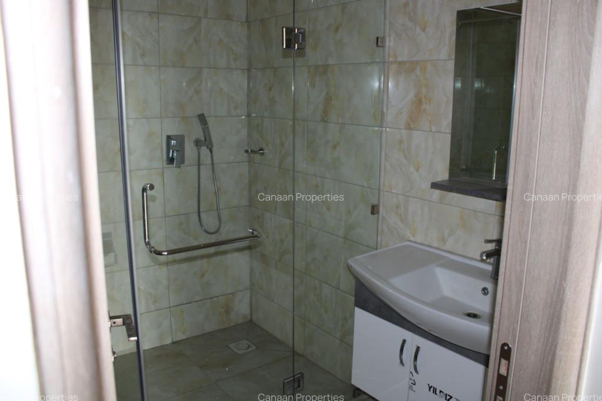 5 Bed Apartment with En Suite in Parklands - 3