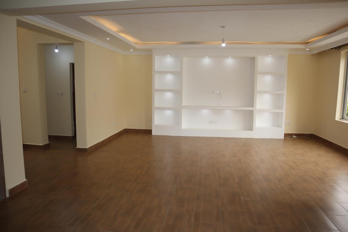 4 Bed Villa with En Suite at Near Gateway Mall - 9