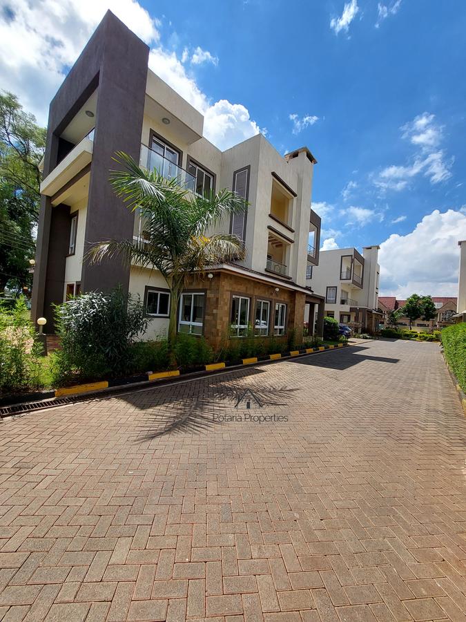 5 Bed House with En Suite in Lavington - 1