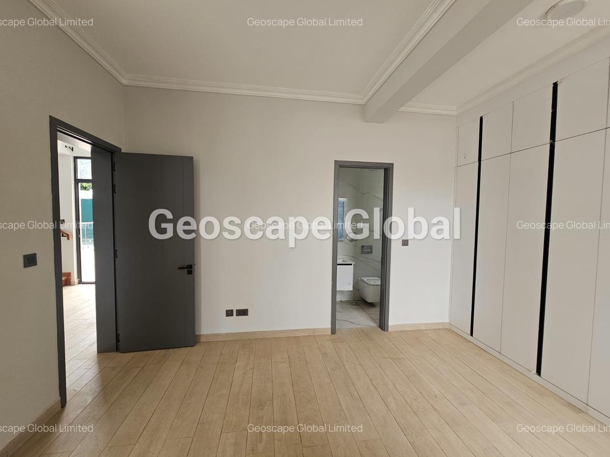5 Bed Townhouse with En Suite in Lavington - 8