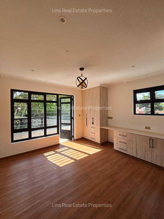 7 Bed House with En Suite in Runda - 16