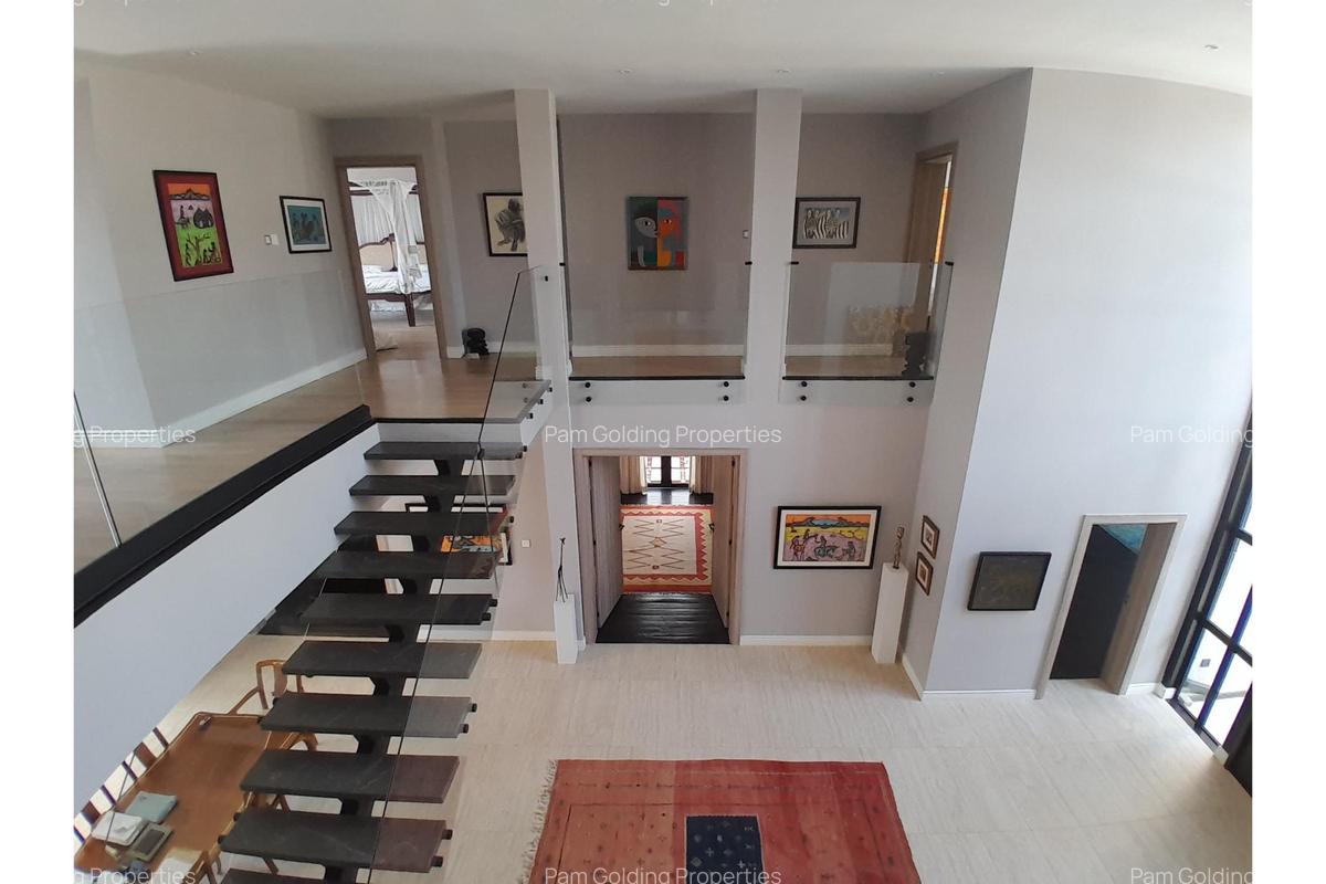 6 Bed Villa with En Suite at Palm Valley - 3