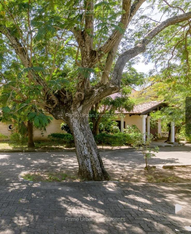 4 Bed House with En Suite in Nyali Area - 18