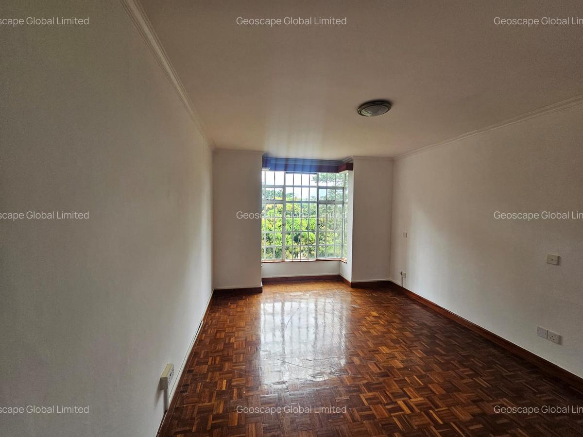 4 Bed Villa with En Suite in Nyari - 1