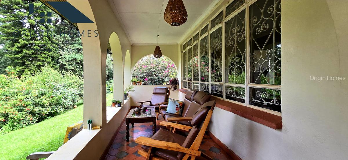 6 Bed House with En Suite at Lavington - 15