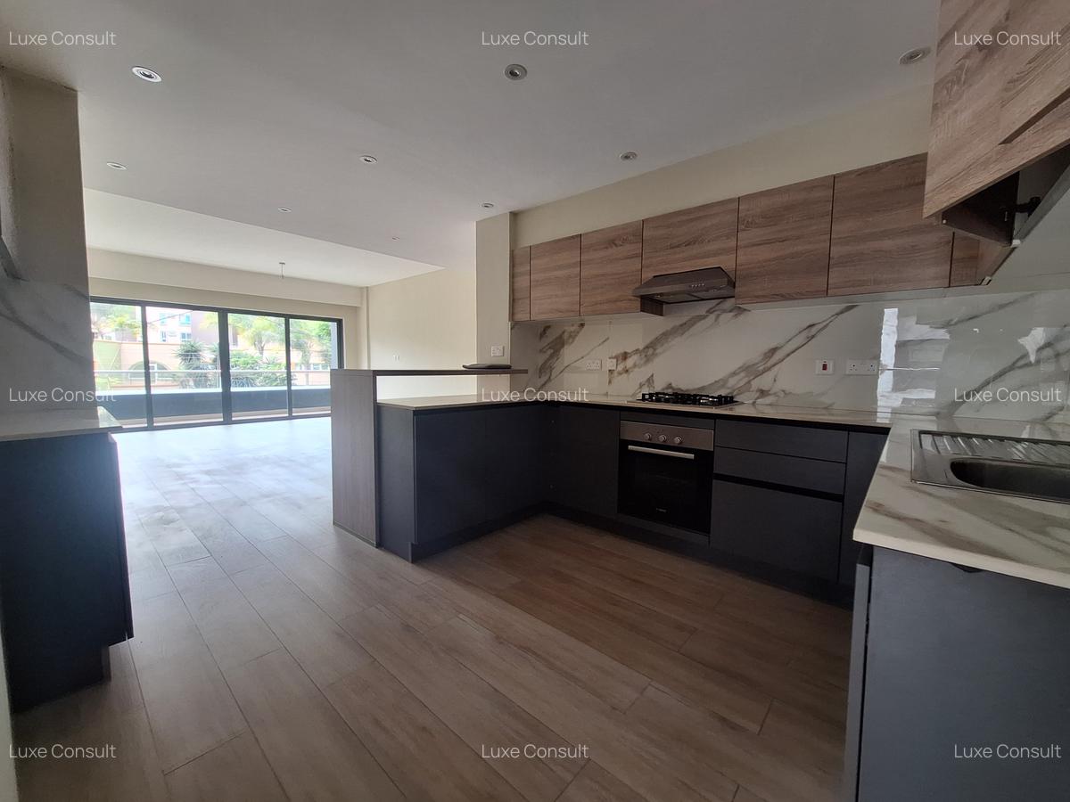 2 Bed Apartment with En Suite at Riverside Drive - 5