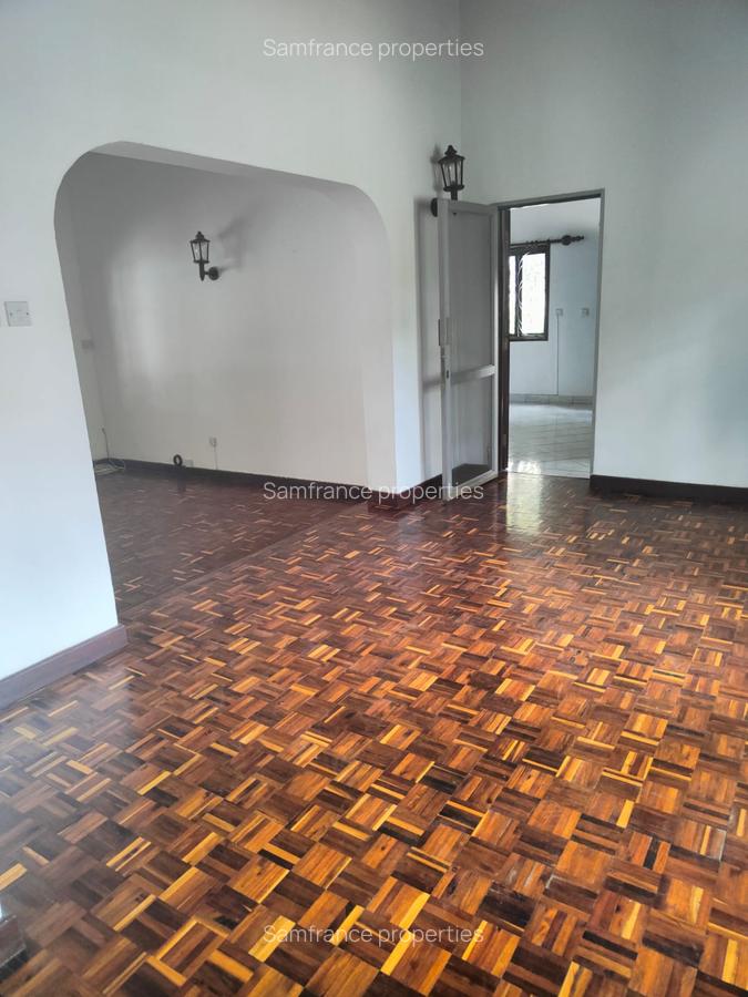 4 Bed Villa with En Suite at Links Road - 4