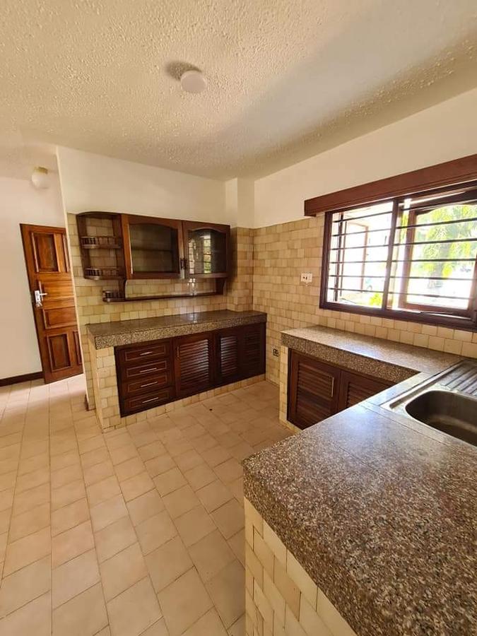 3 Bed Apartment with En Suite at Nyali - 9