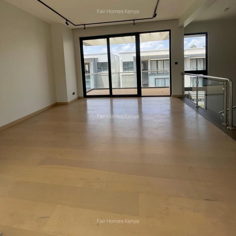 5 Bed Townhouse with En Suite at Lavington Green - 7