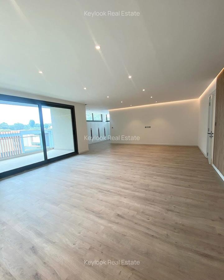 5 Bed Townhouse with En Suite at Lavington - 2