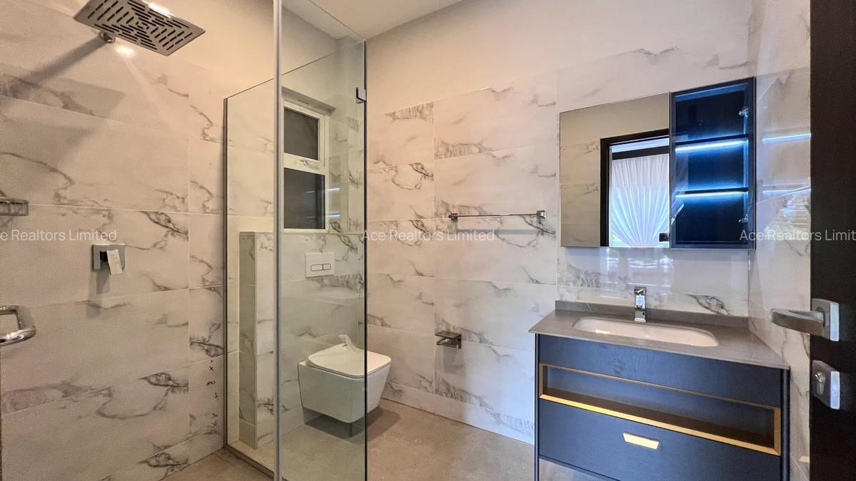 Studio Apartment with En Suite at Riverside Drive - 7