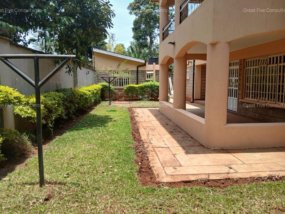 4 Bed Villa with En Suite in Rosslyn - 2