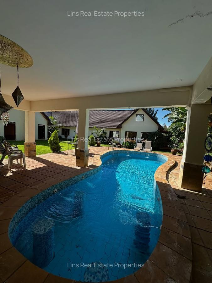 7 Bed House with En Suite in Ridgeways - 4