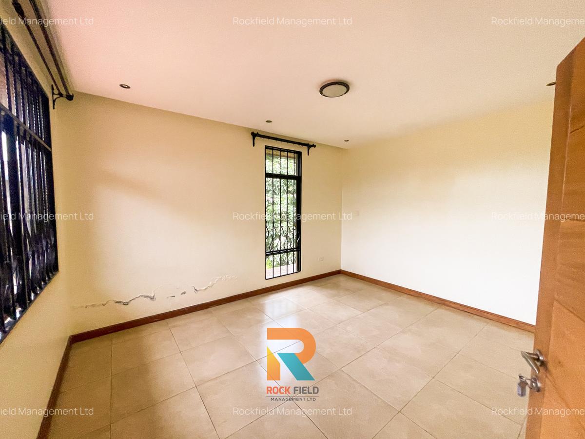 4 Bed Townhouse with En Suite at Runda Mumwe - 11