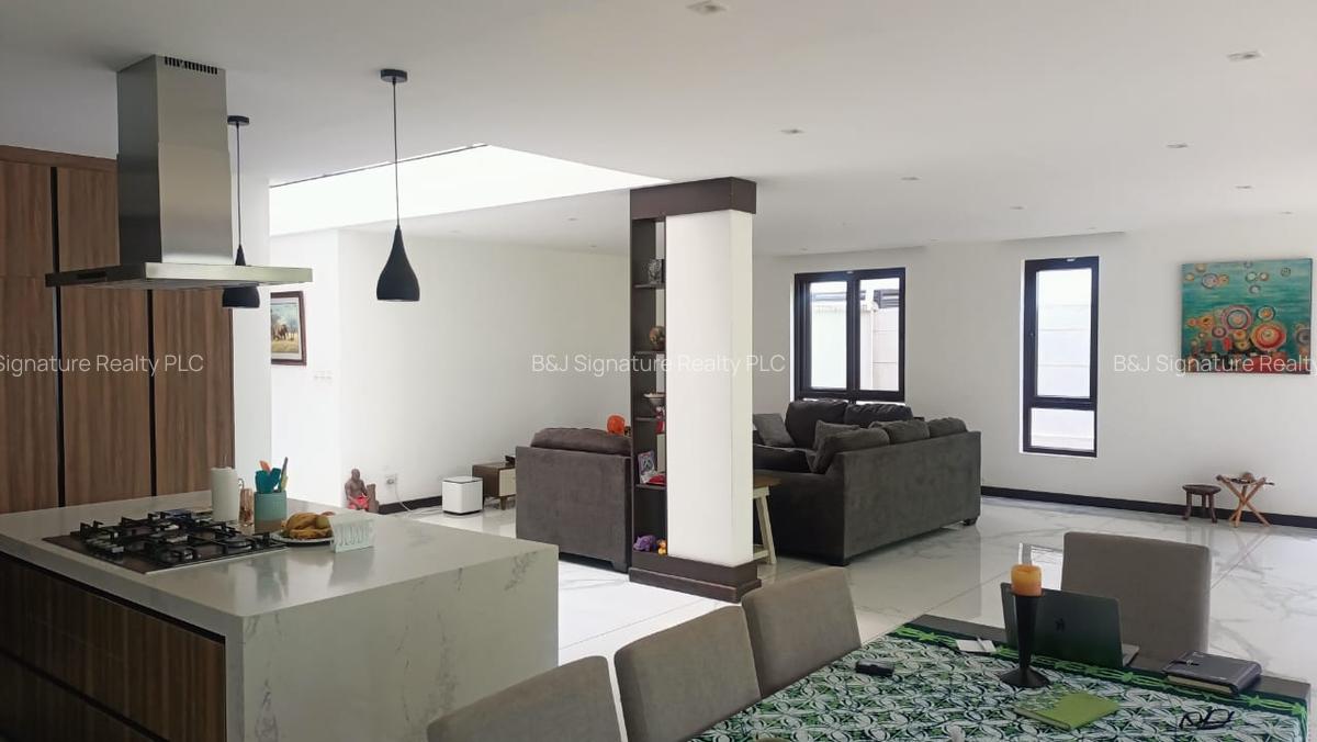 4 Bed Villa with En Suite in Westlands Area - 20