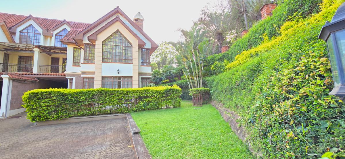 5 Bed Townhouse with En Suite at Off Convent Drive - 2