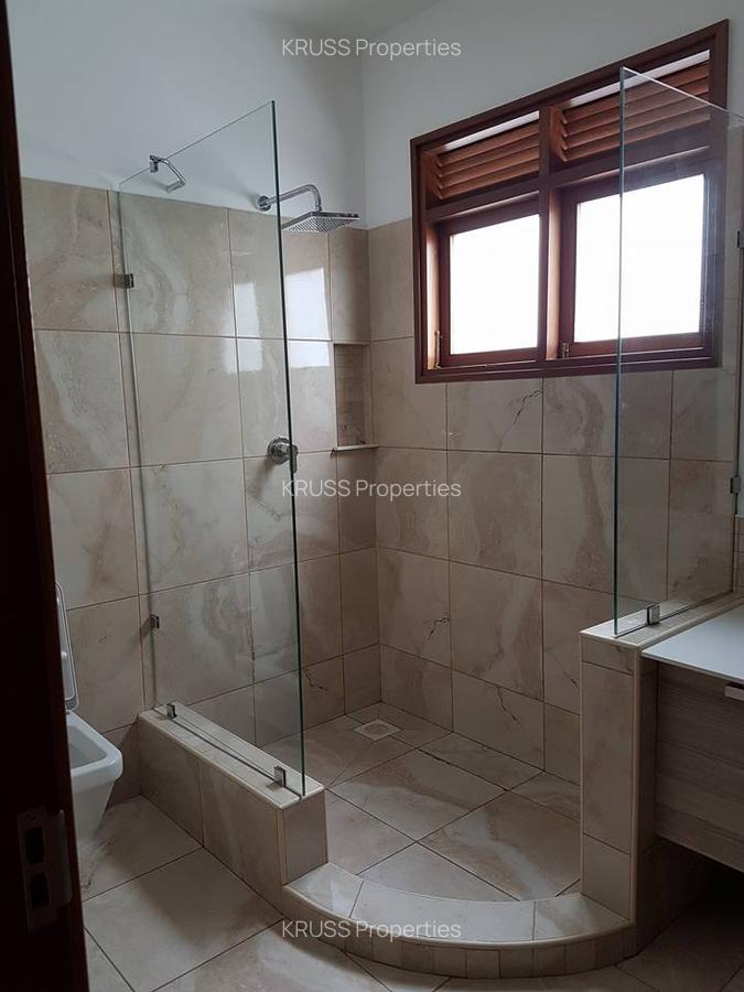 4 Bed Villa with En Suite at Hr2353 - 13