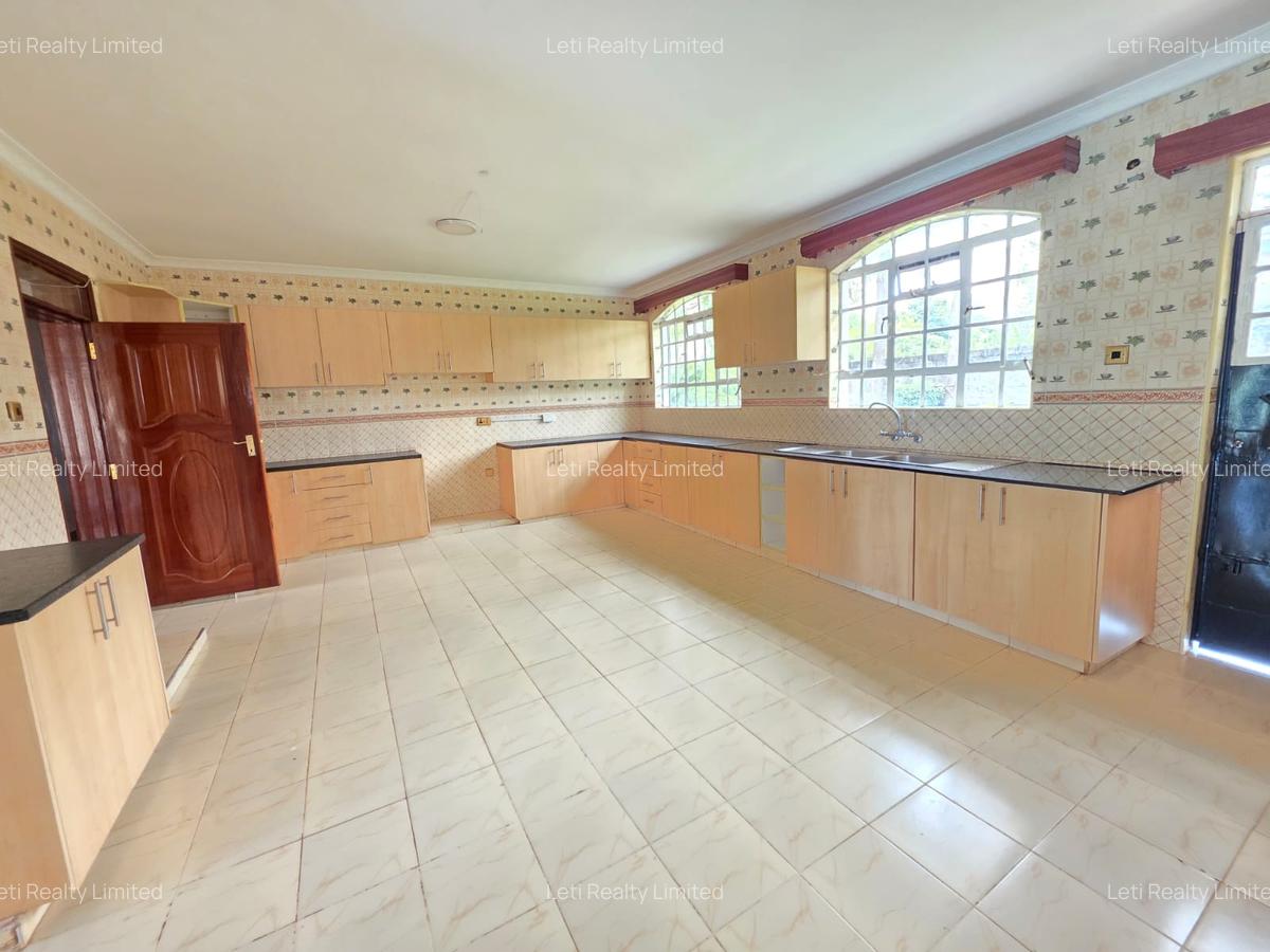 5 Bed House with En Suite in Runda - 16