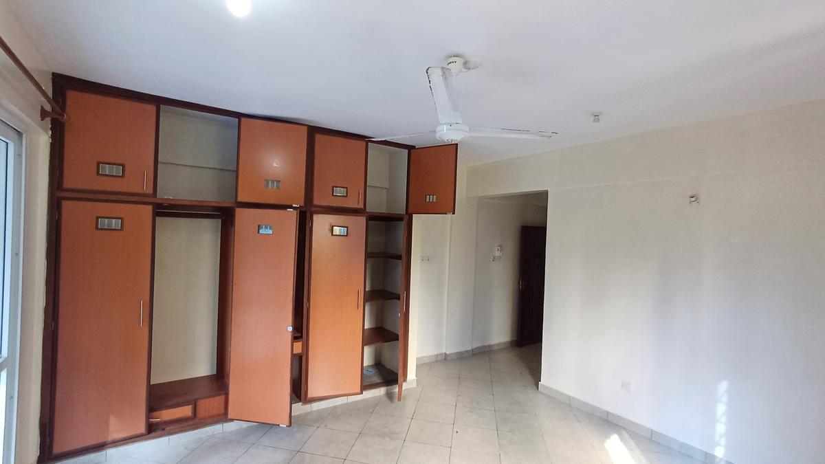 3 Bed Apartment with En Suite at Beach Road - 20