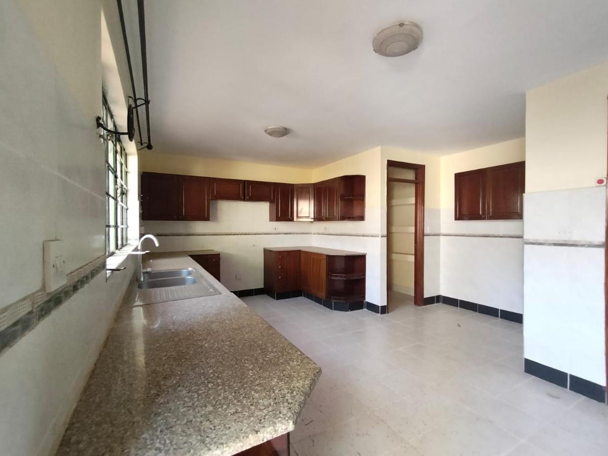 5 Bed Townhouse with En Suite in Lavington - 19