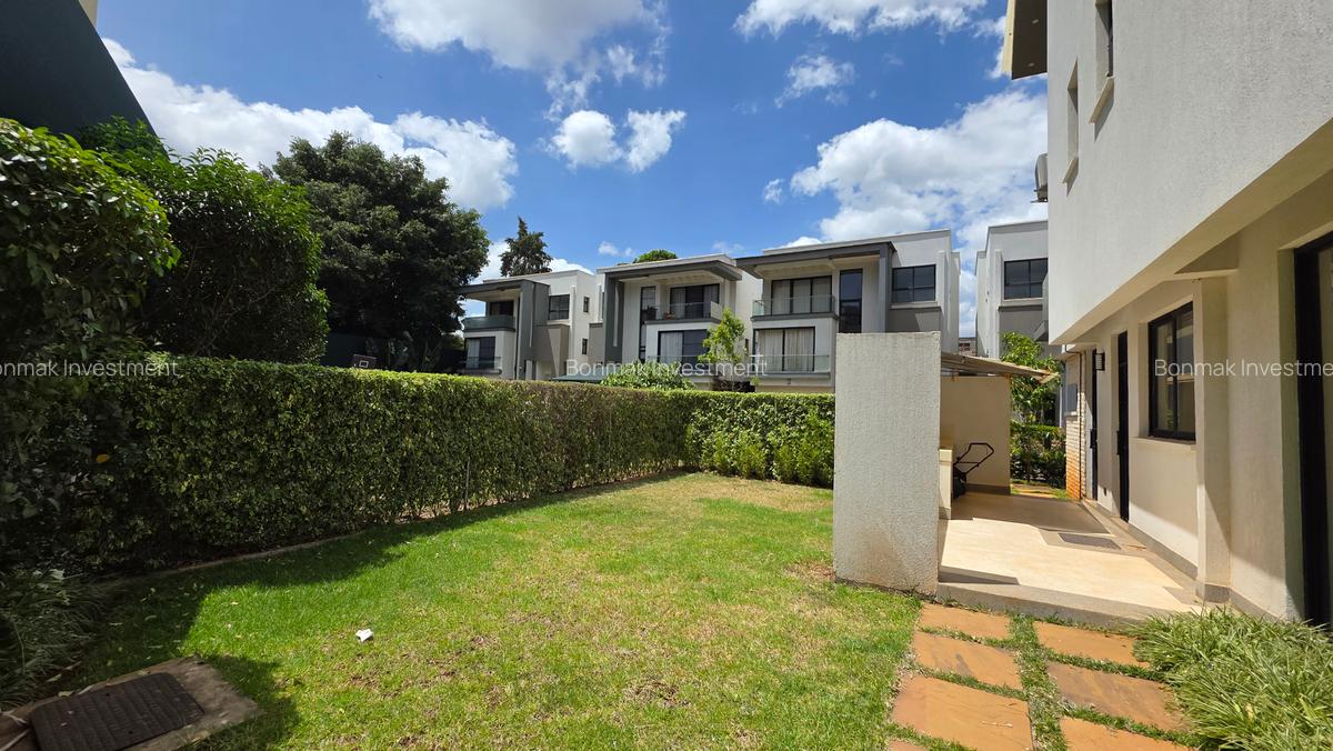 5 Bed Townhouse with En Suite at Lavington Green - 1