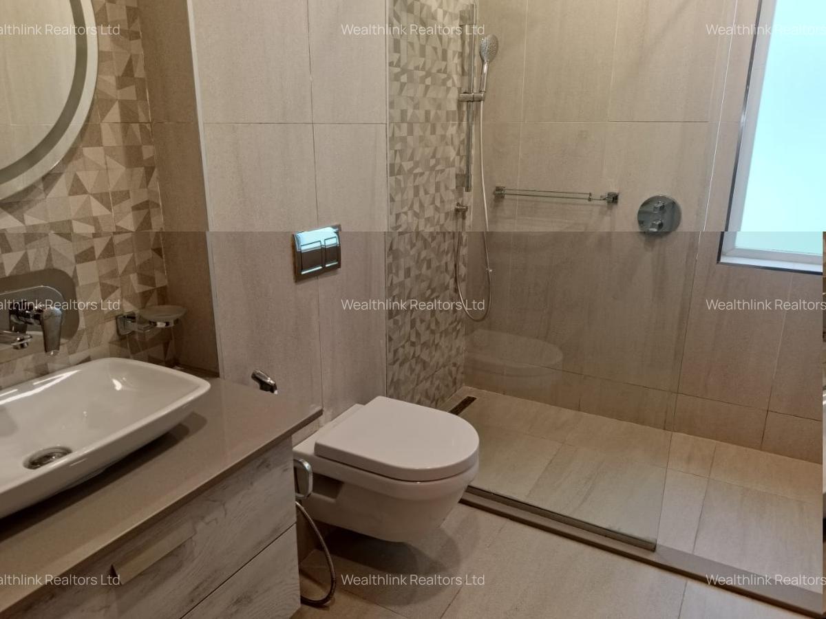 3 Bed Apartment with En Suite at Parklands - 18