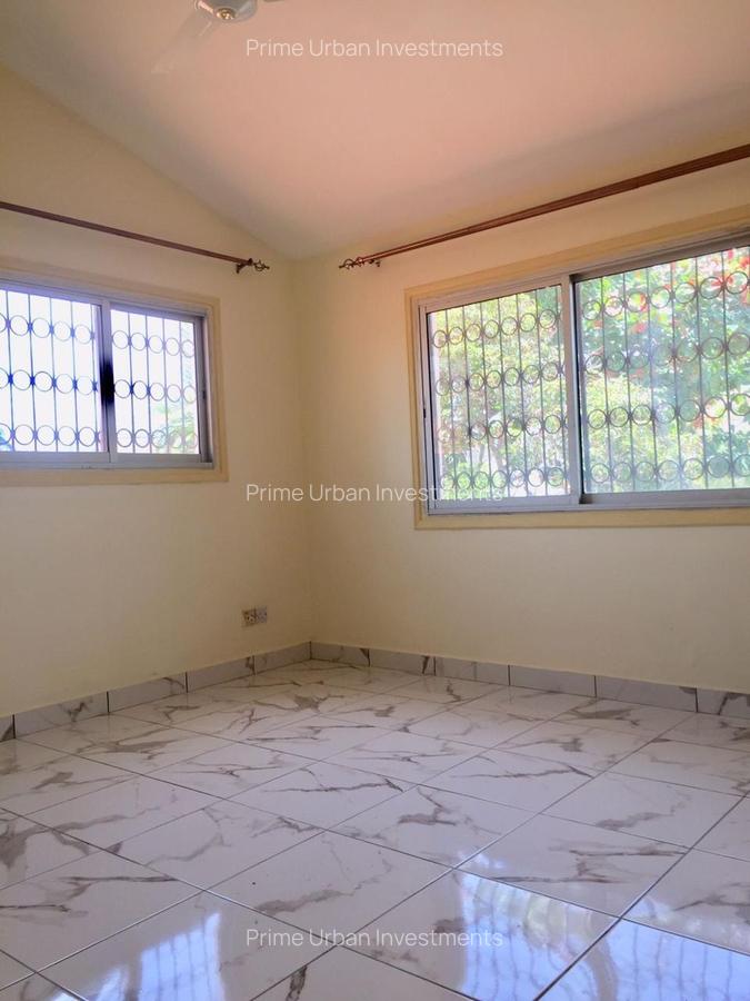 4 Bed House with En Suite in Nyali Area - 9