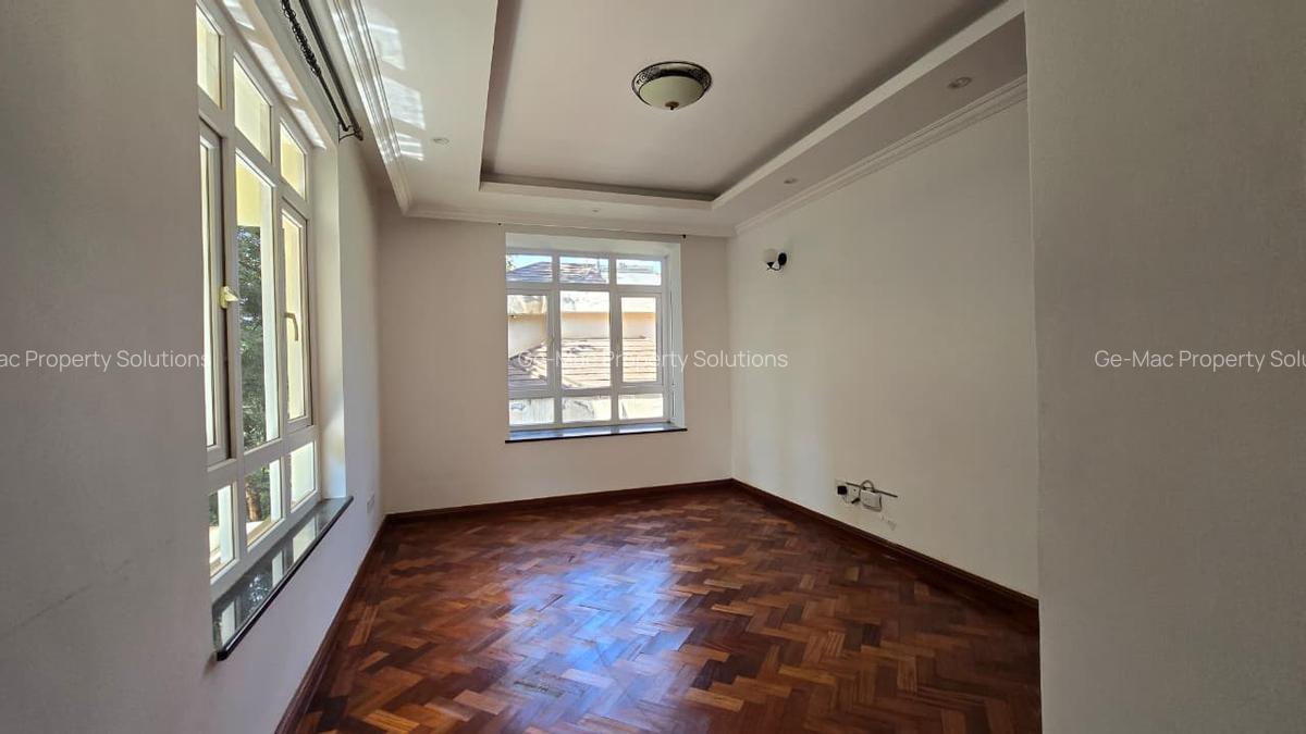 5 Bed Townhouse with En Suite in Lavington - 13