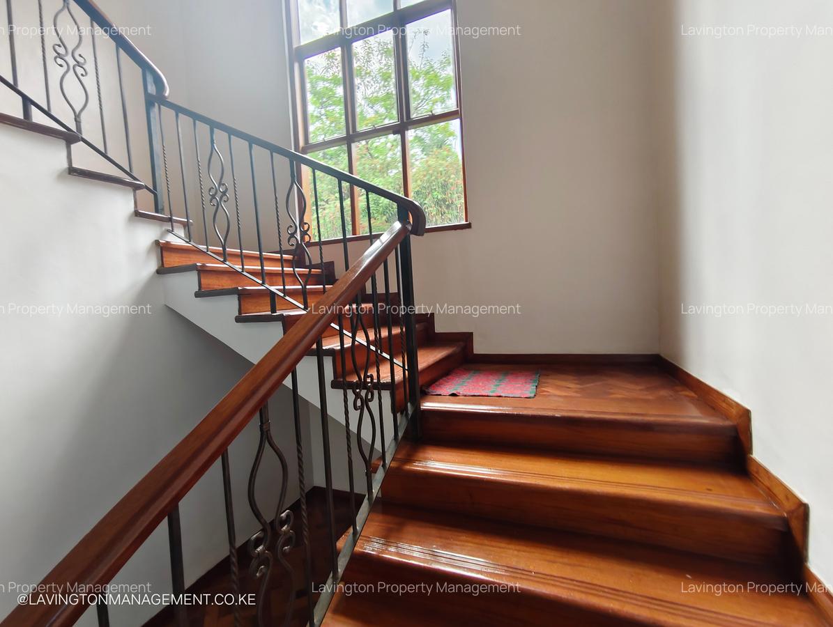 5 Bed House with En Suite at Wind Ridge - 9